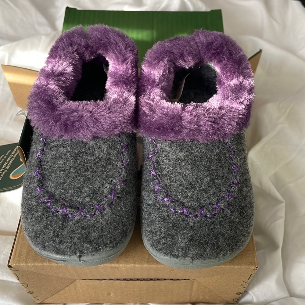 NIB Kamik toddler cozy shoes with hard bottom. Gray and purple. Sz. 5